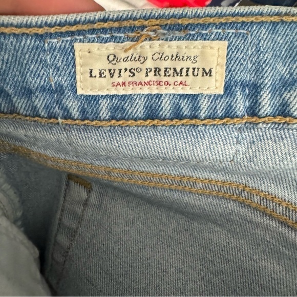 Levi’s light wash distressed wedgie straight jeans size 27 - Picture 10 of 11